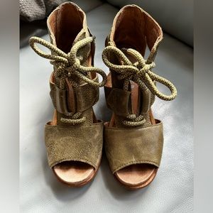 Sorel Joanie Wedge size 6.5